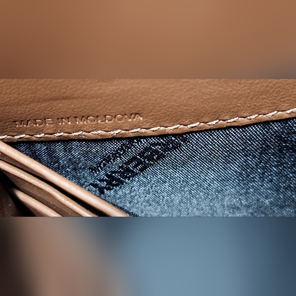 ‼️SOLD‼️Burberry Henley Logo Crossbody Bag - Picture 8 of 8